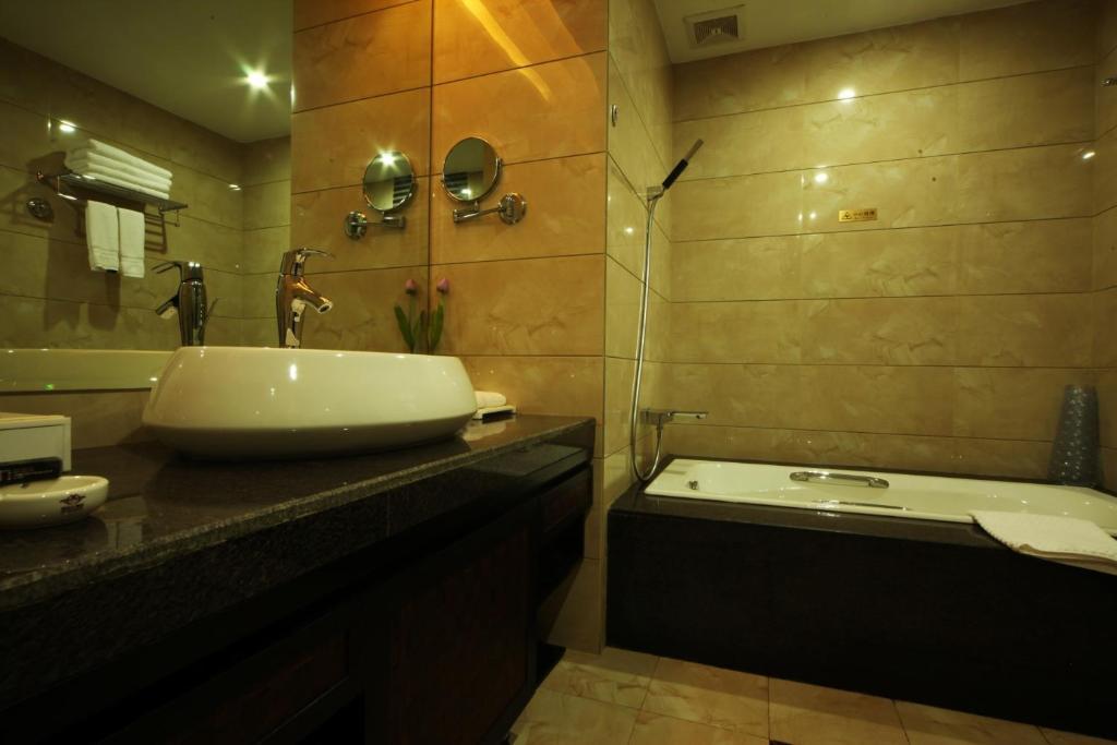 Xiongzhao Grand Hotel Weishan Νταλί Δωμάτιο φωτογραφία